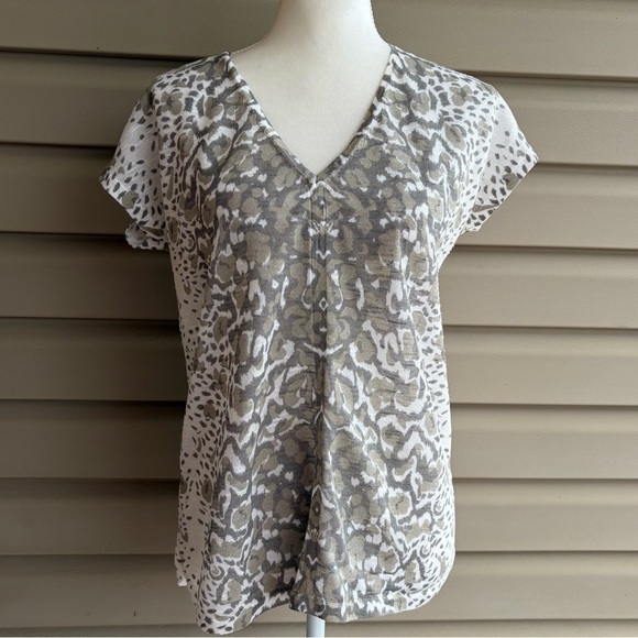 Cullen Tops - •Cullen• Animal Pattern V-Neck Knit Top – Size Medium